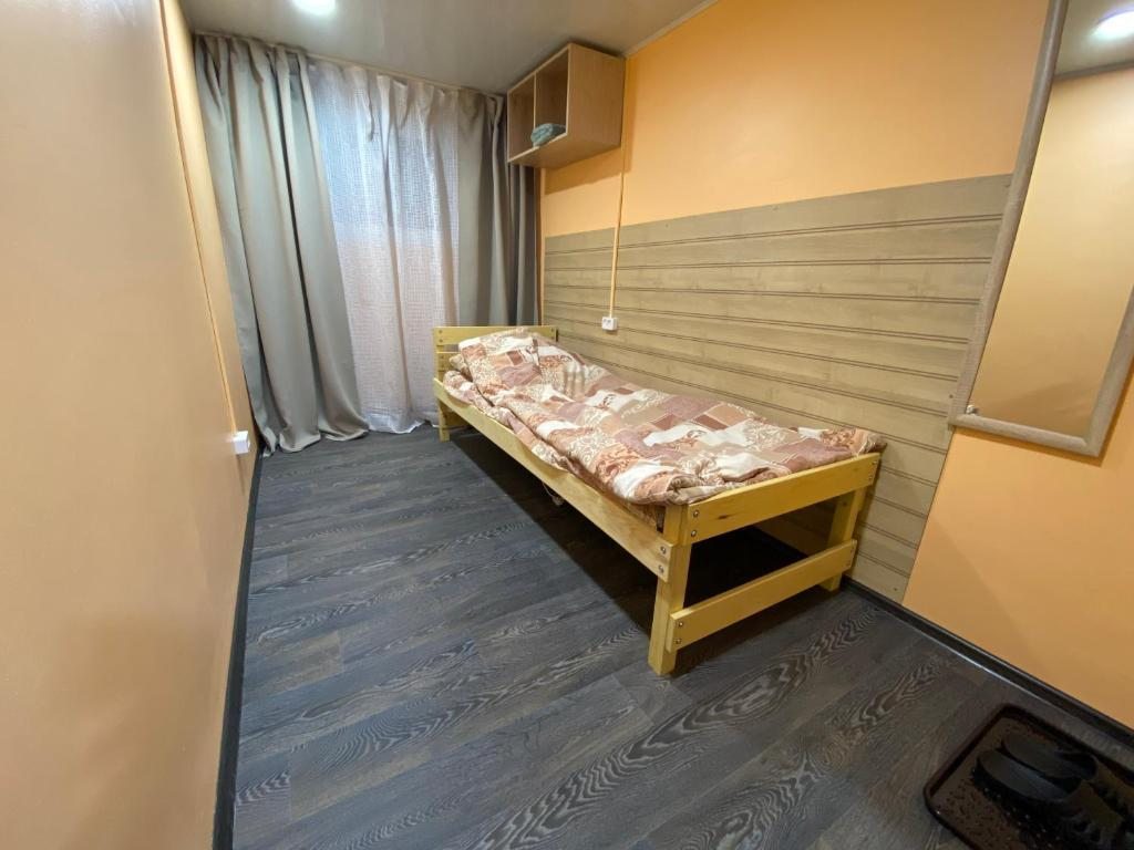 Одноместный (Одноместный номер с общим душем и туалетом) отеля Владивосток