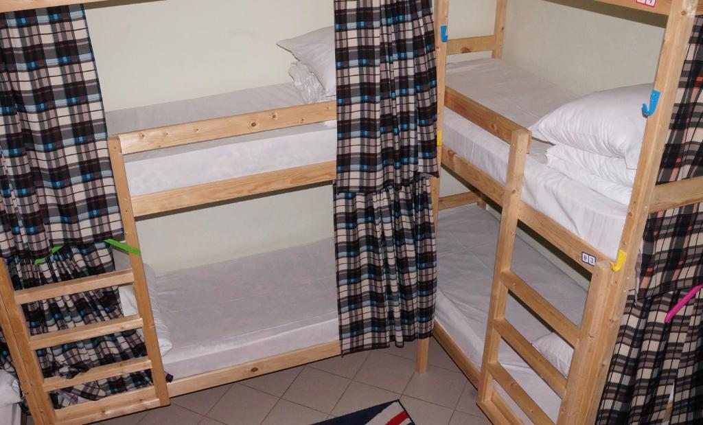 Номер (Спальное место на двухъярусной кровати в общем номере для мужчин) хостела Sherlock Homes, Краснодар