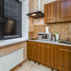 Кухонная зона с необходимой посудой и техникой