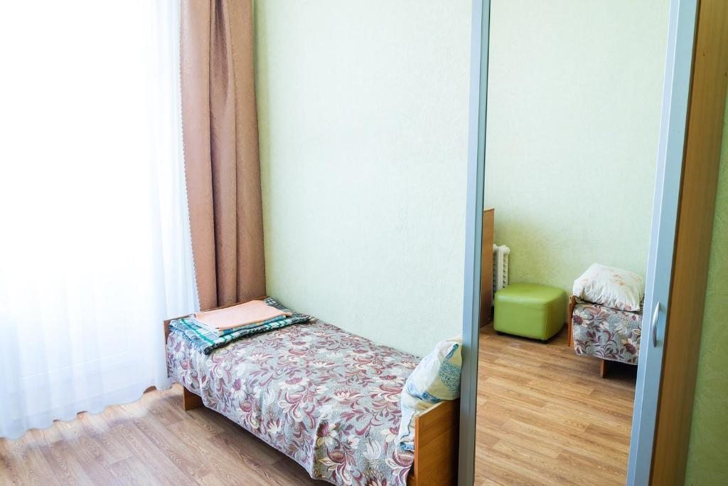 Двухместный (Двухместный номер с 2 отдельными кроватями и общей ванной комнатой) хостела Санаторий Лесной, Орел