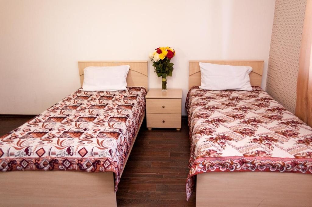 Двухместный (Стандартный двухместный номер с 2 отдельными кроватями) хостела Иркутск на Байкальской