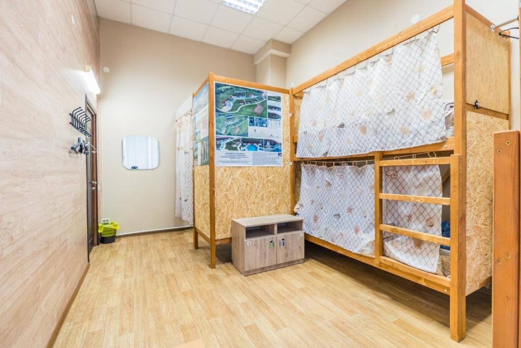 Номер (Кровать в общем 6-местном номере для женщин) хостела Modern, Новороссийск