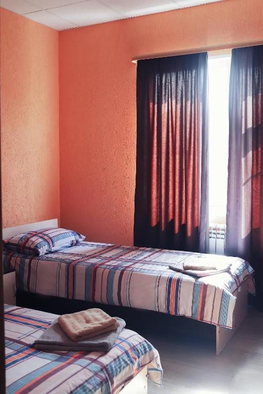 Двухместный (Бюджетный двухместный номер с 2 отдельными кроватями) хостела BLISSON Guest House Service, Домодедово