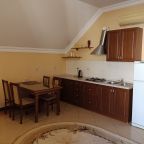 Семейный (Апартаменты комфорт), Гостевой дом Жилой дом Мамайка