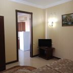 Семейный (Апартаменты комфорт), Гостевой дом Жилой дом Мамайка