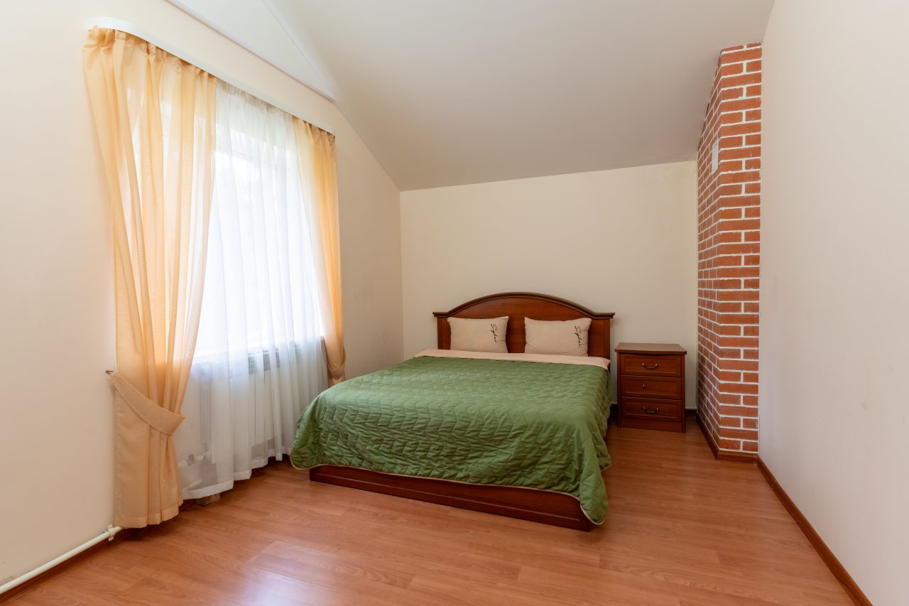 Люкс (Дом у воды), База отдыха Нептун-2