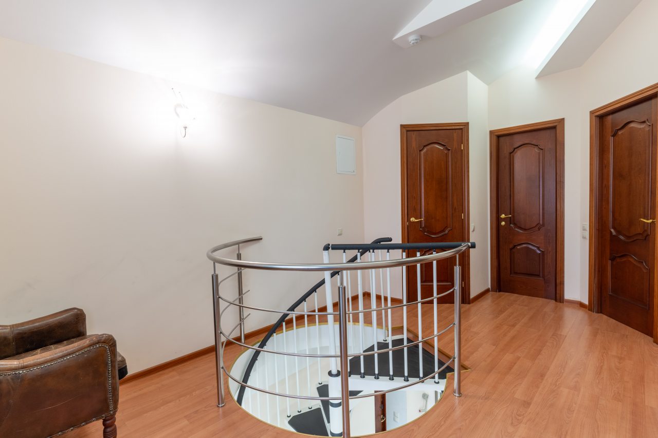 Люкс (Дом у воды), База отдыха Нептун-2