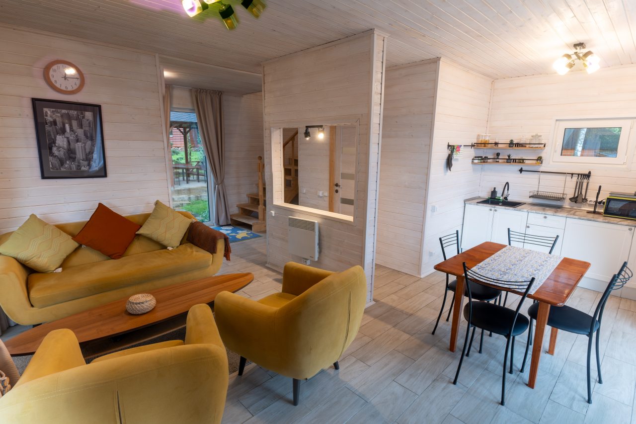 Коттедж (Black House), База отдыха Нептун-2