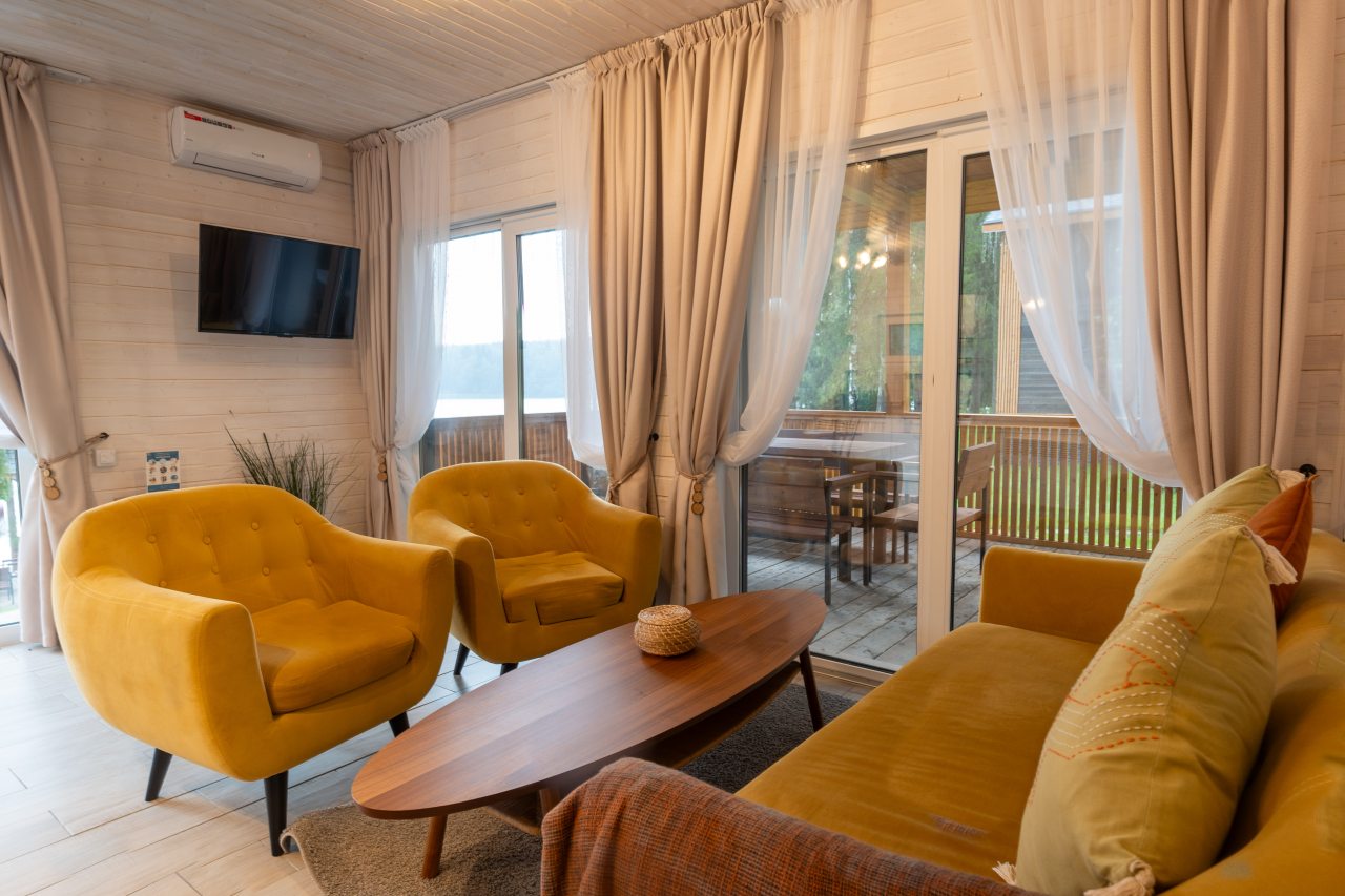 Коттедж (Black House), База отдыха Нептун-2