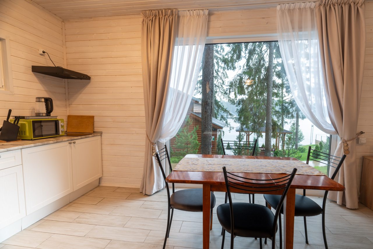 Коттедж (Black House), База отдыха Нептун-2