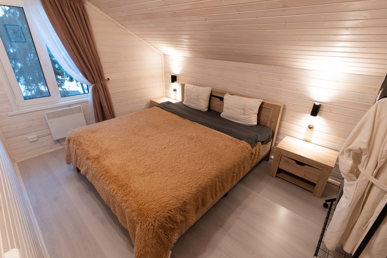 Коттедж (Black House), База отдыха Нептун-2