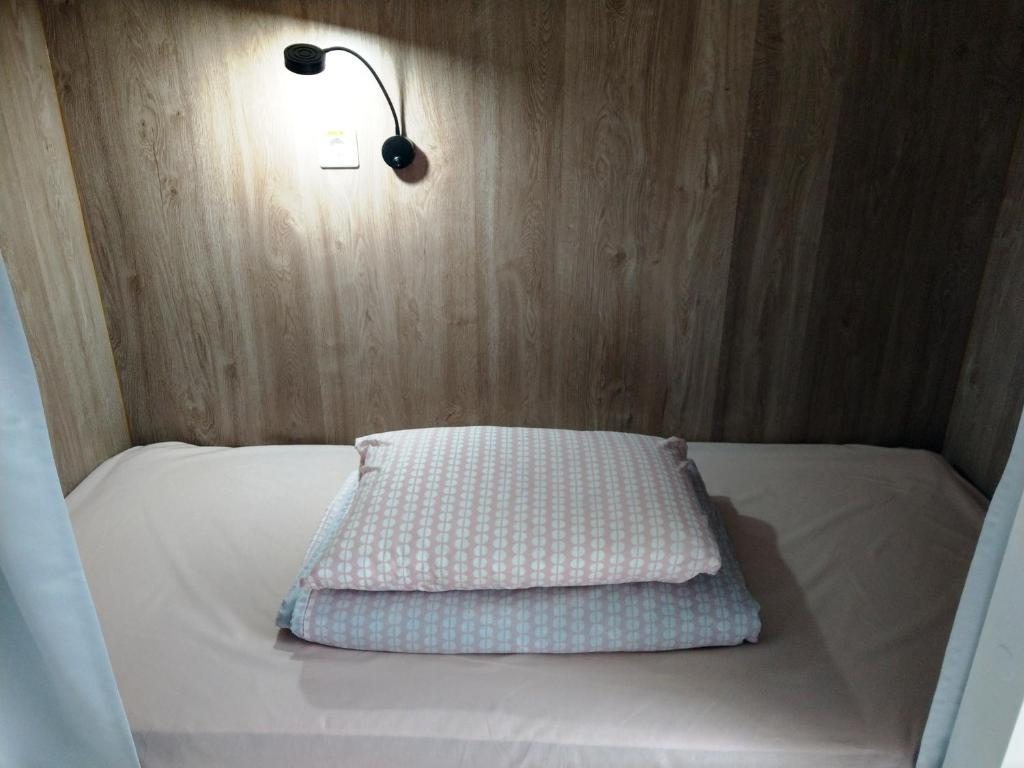 Номер (Односпальная кровать в общем мужском номере) хостела PitStop-Hostel, Серпухов
