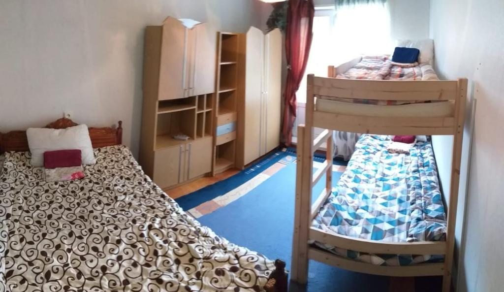 Номер (Односпальная кровать в общем мужском номере) хостела Апартамент Чкаловский на Гагаринской станции, Щелково