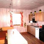 Номер (Дом с 5 спальнями), Holiday Home in Zaporozhskoye