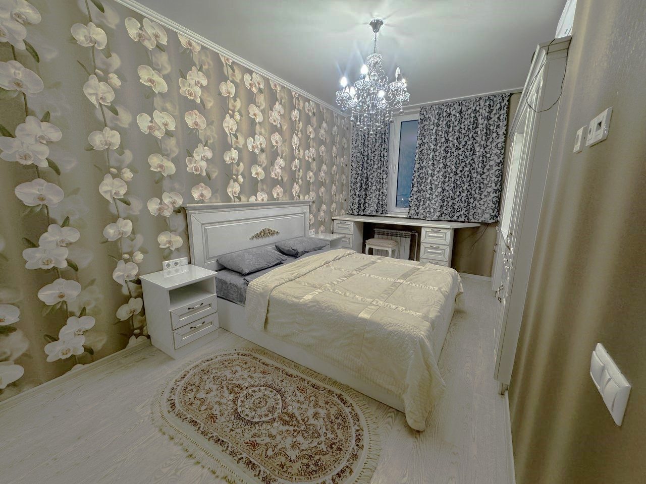 Апартаменты (Двухкомнатный Deluxe Барокко) апарт-отеля Apartments Clever House, Казань