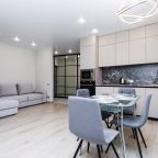 Апартаменты (Трехкомнатные Deluxe Modern), Апарт-отель Apartments Clever House