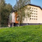 Сад, Современный дом с бассейном в Нахабино