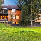 Сад, Современный дом с бассейном в Нахабино