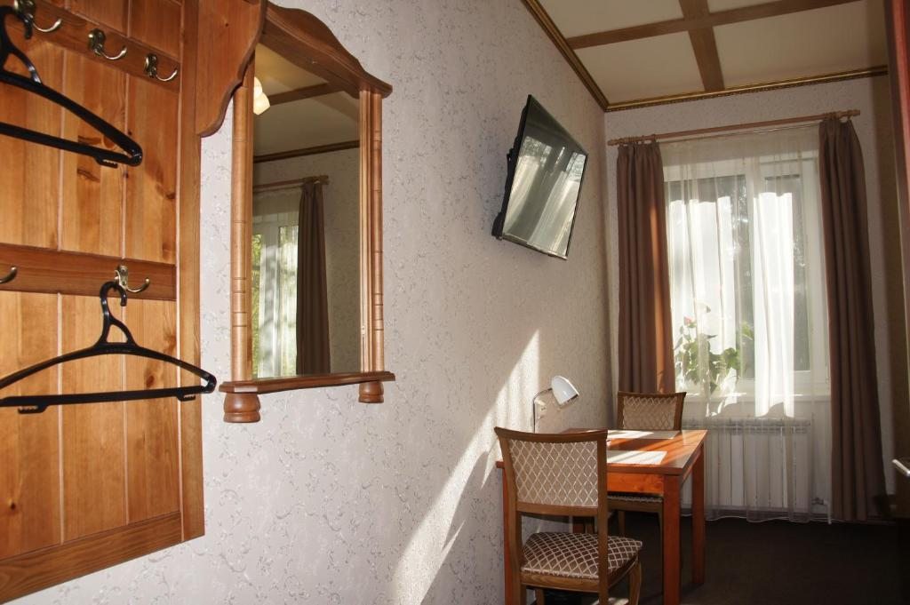 Двухместный (Двухместный номер с 2 отдельными кроватями и собственной ванной комнатой) гостевого дома ЛИР, Песочный