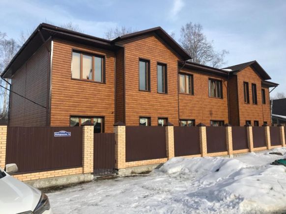 Guest House on Naberezhnaya st, Байкальск