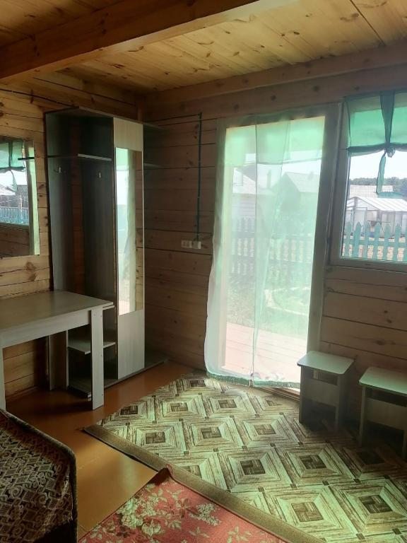 Трехместный (Трехместный номер) гостевого дома Летние Гостевые комнаты, Усть-Баргузин