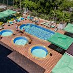 Бассейн с подогревом, Отель Garden Hills 3* by Provence