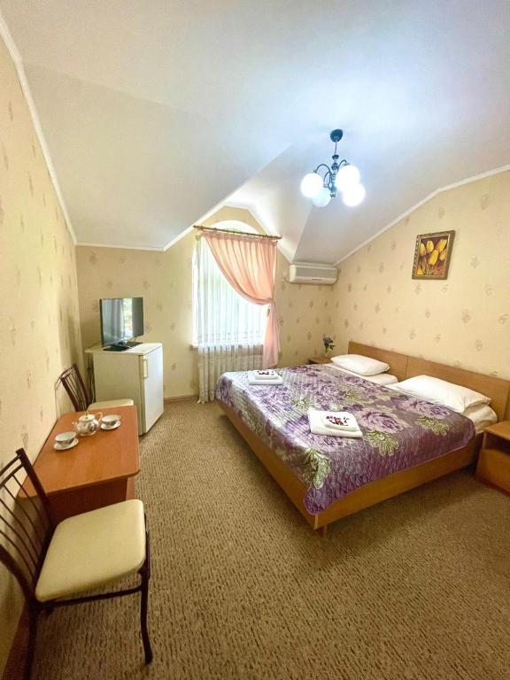 Двухместный (Стандартный номер с 1 кроватью) гостевого дома Лазурит, Сочи