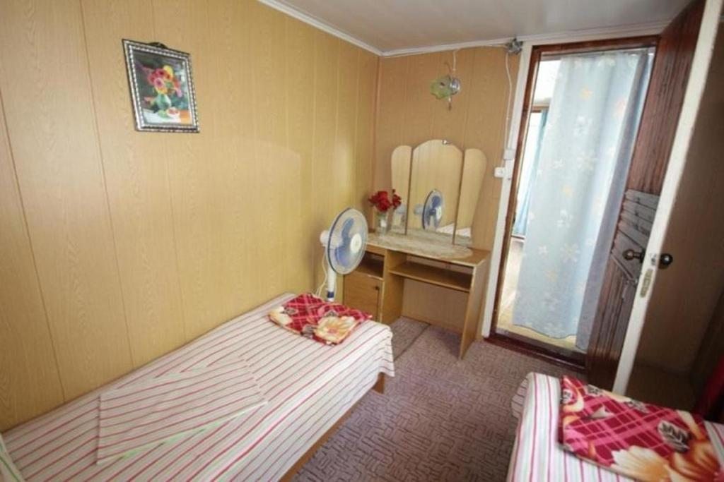 Двухместный (Бюджетный двухместный номер с 2 отдельными кроватями) отеля Лесной домик, Лазаревское