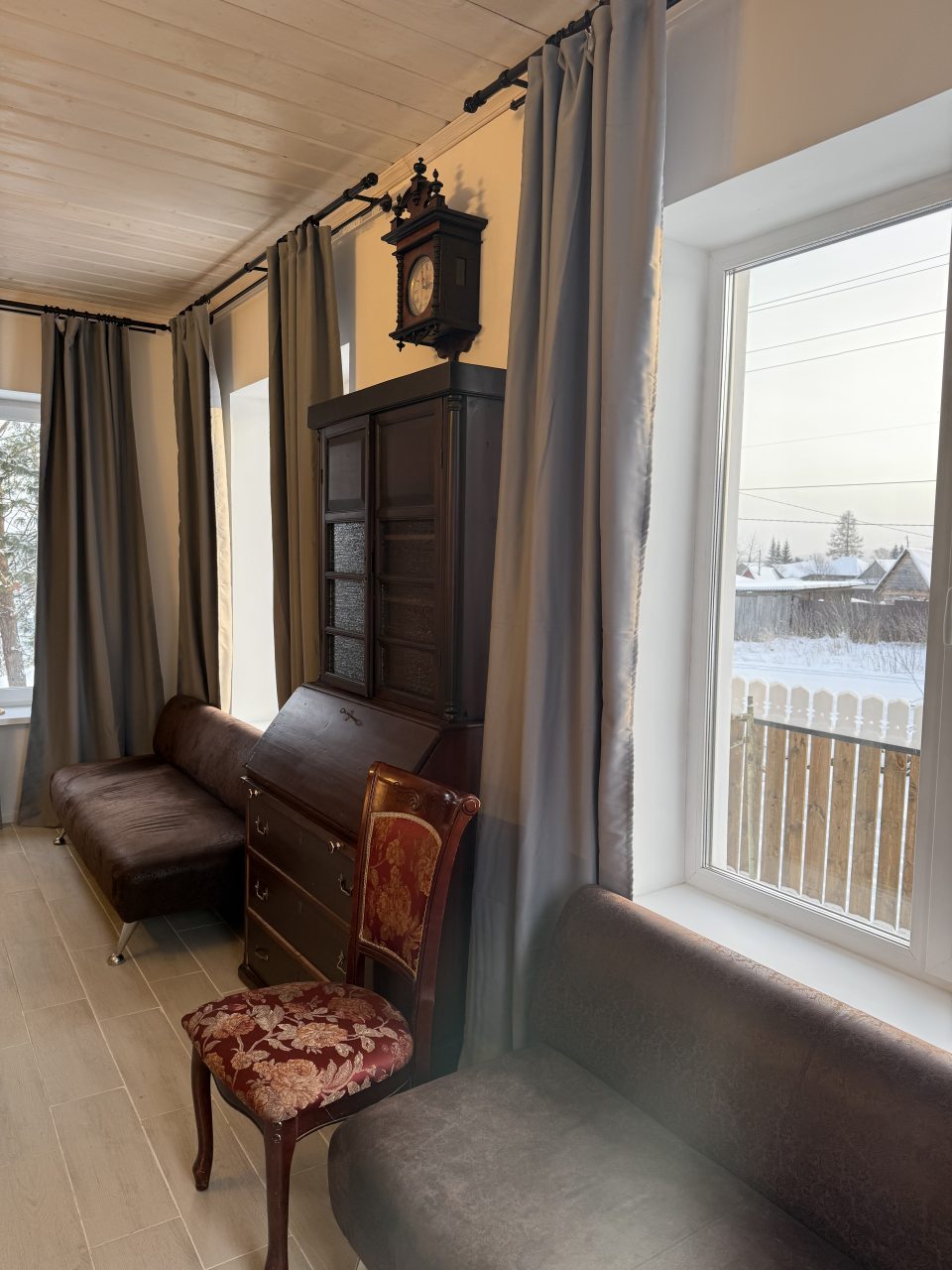 Трёхместный и более (Дом Охотника), Туристский комплекс Мариинские избы