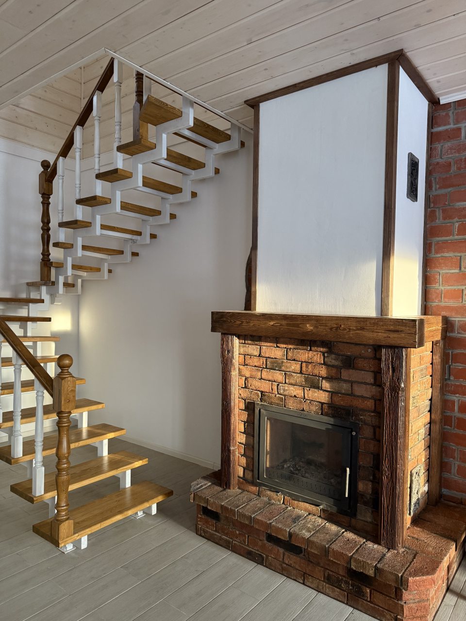 Трёхместный и более (Дом Охотника), Туристский комплекс Мариинские избы