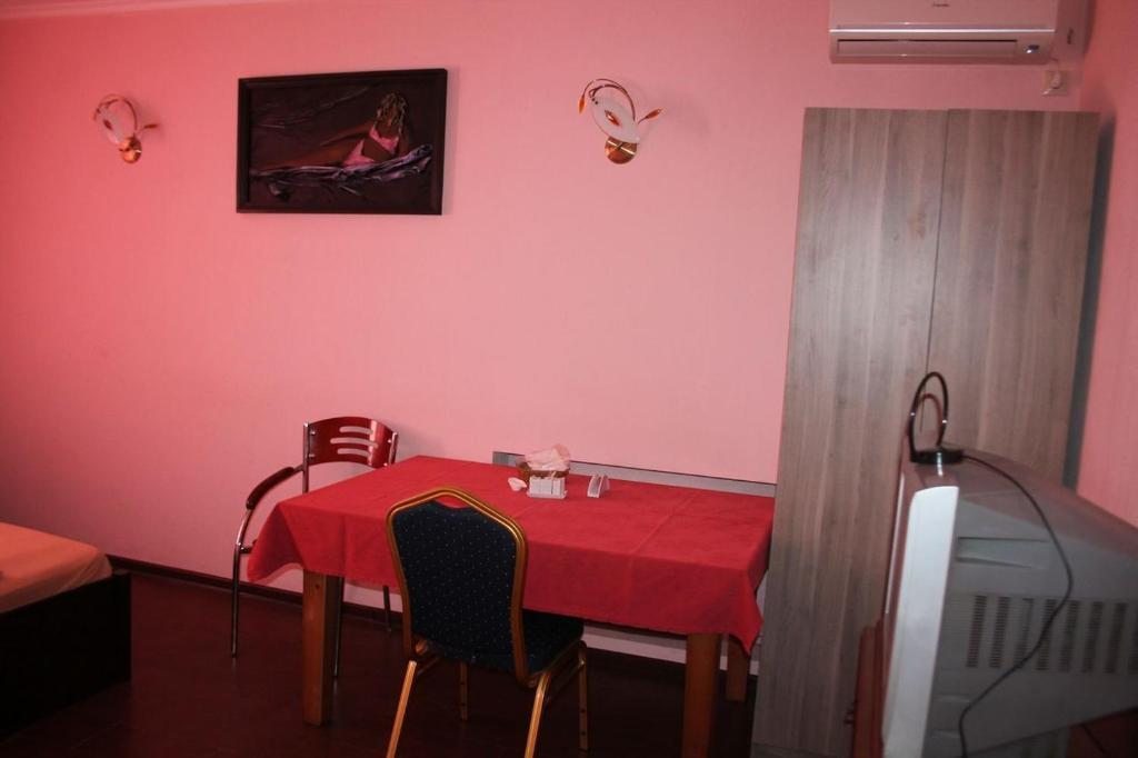 Двухместный (Бюджетный двухместный номер с 1 кроватью) мини-отеля Надежда, Азов
