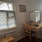 Двухкомнатный номер во флигеле с односпальной кроватью.