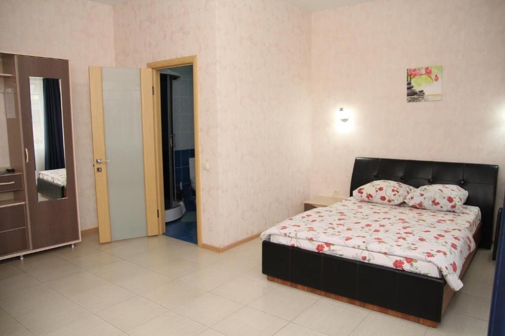 Двухместный (Стандартный номер с кроватью размера «king-size») мини-отеля Идиллия, Волгодонск