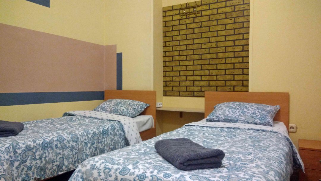 Двухместный (Бюджетный 2х местный номер с 2 односпальным кроватями) мини-гостиницы Зодиак, Новочеркасск