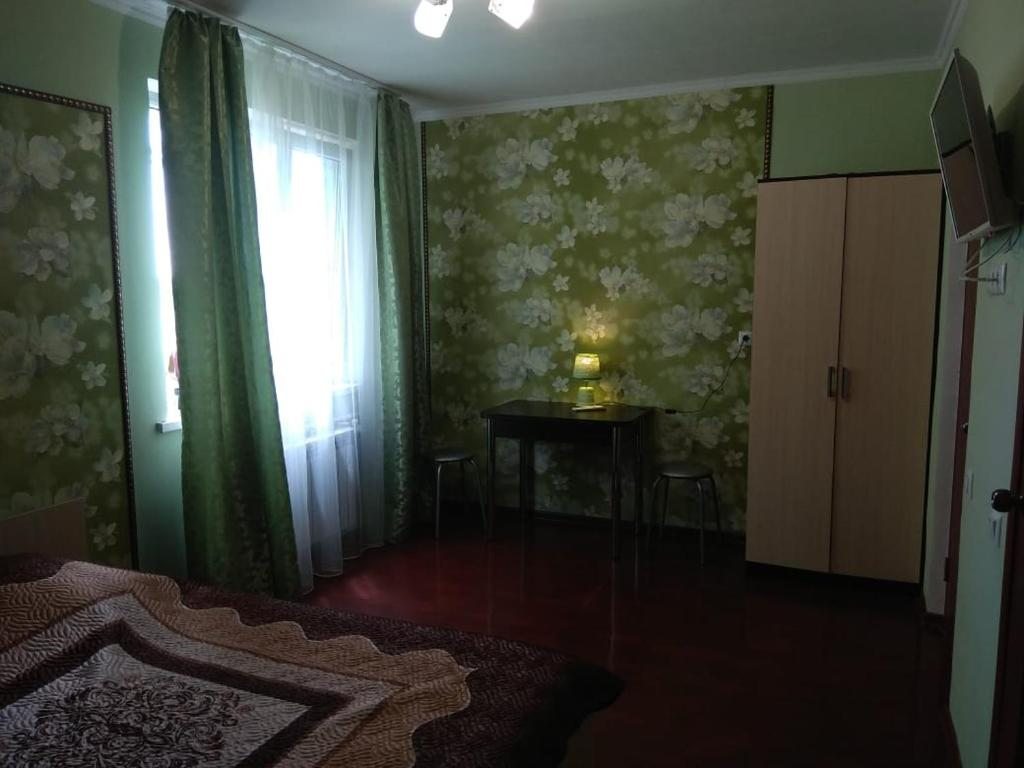 Трехместный (Трехместный номер «Комфорт» с душем) гостевого дома На берегу Азовского моря, Таганрог
