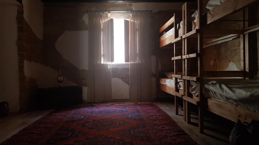 Номер (Кровать в общем 6-местном номере для мужчин и женщин) хостела Этнохостел в Дербенте