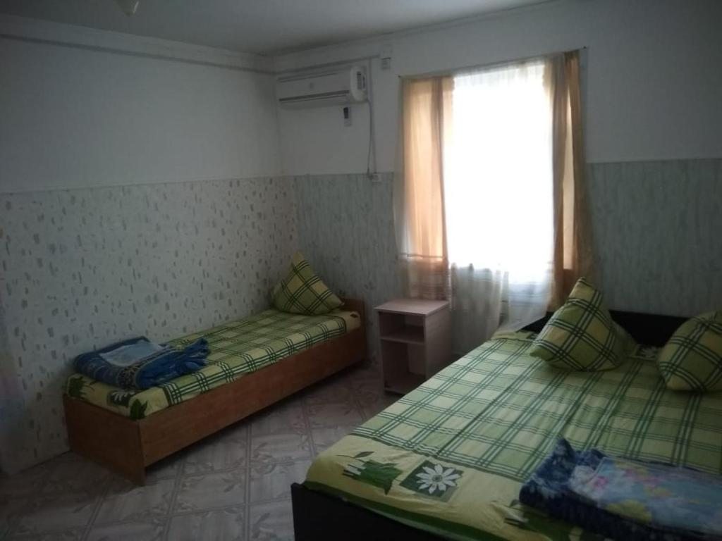 Двухместный (Бюджетный двухместный номер с 2 отдельными кроватями) гостевого дома На горной, Соль-Илецк