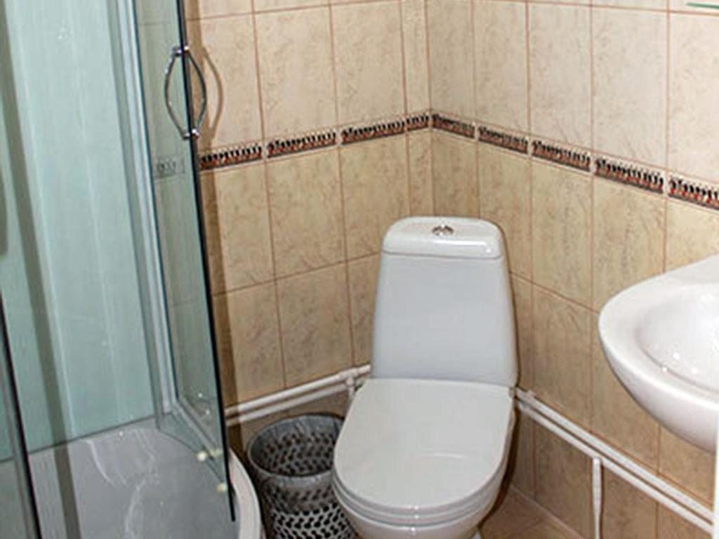 Трехместный (Трехместный номер с собственной ванной комнатой) отеля Солнечный Берег, Соль-Илецк