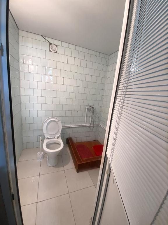 Четырехместный (Четырехместный номер с собственной ванной комнатой) гостевого дома Уют, Соль-Илецк