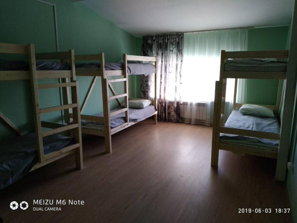 Номер (Спальное место на двухъярусной кровати в общем номере для женщин) хостела Наргиз, Псков