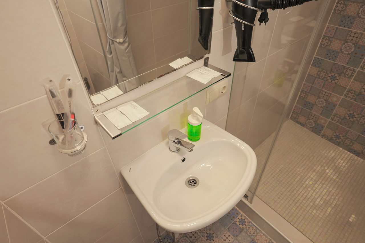 Номер с двухъярусной кроватью, кухней и сан.узлом