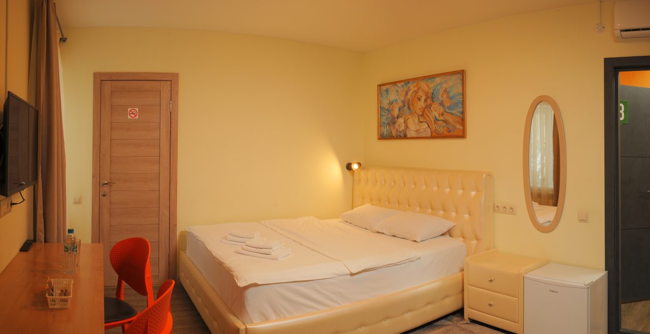 Номер с двухспальной кроватью, кухней и сан.узлом