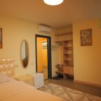 Номер с двухспальной кроватью, кухней и сан.узлом