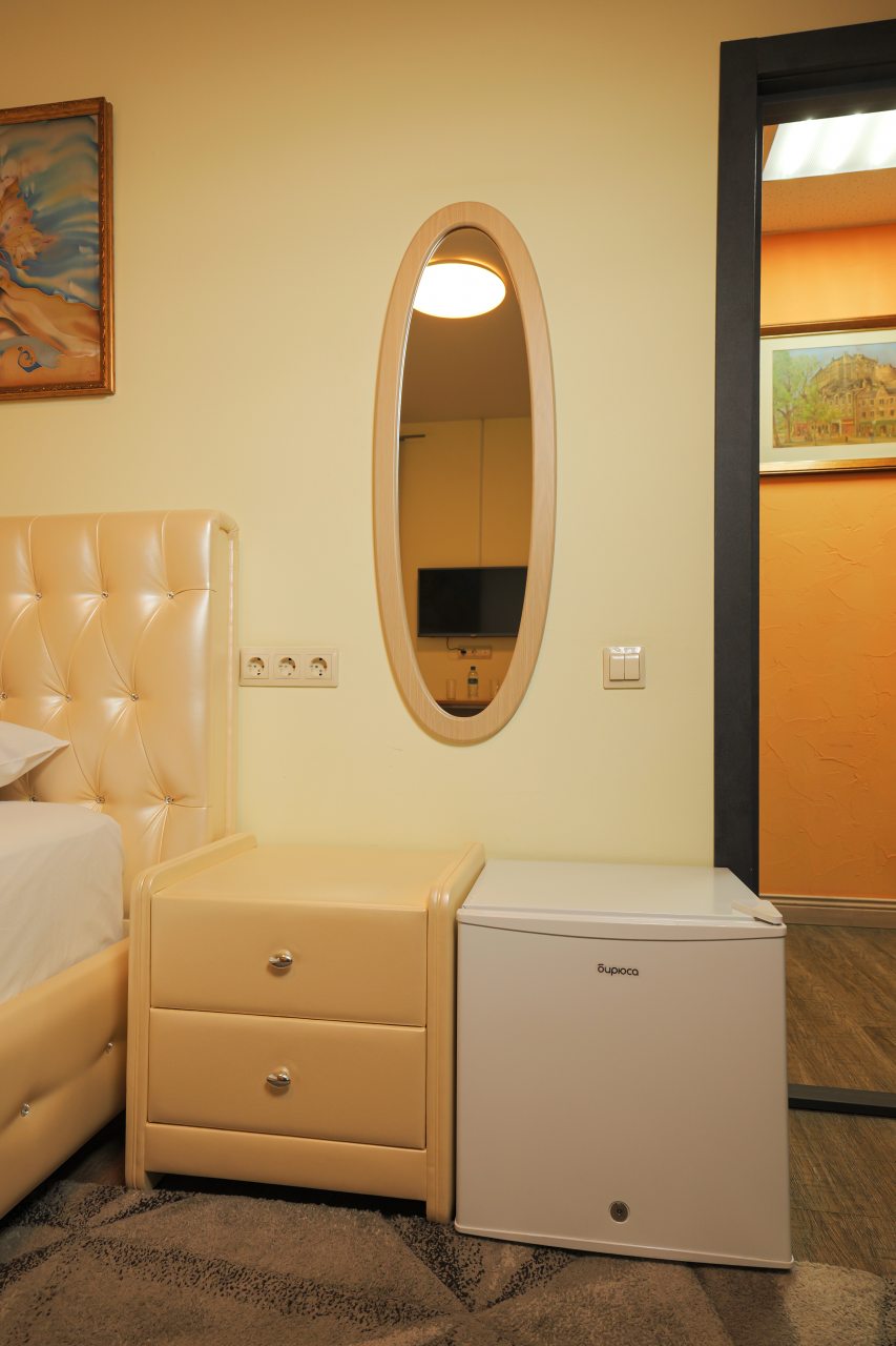 Номер с двухспальной кроватью, кухней и сан.узлом