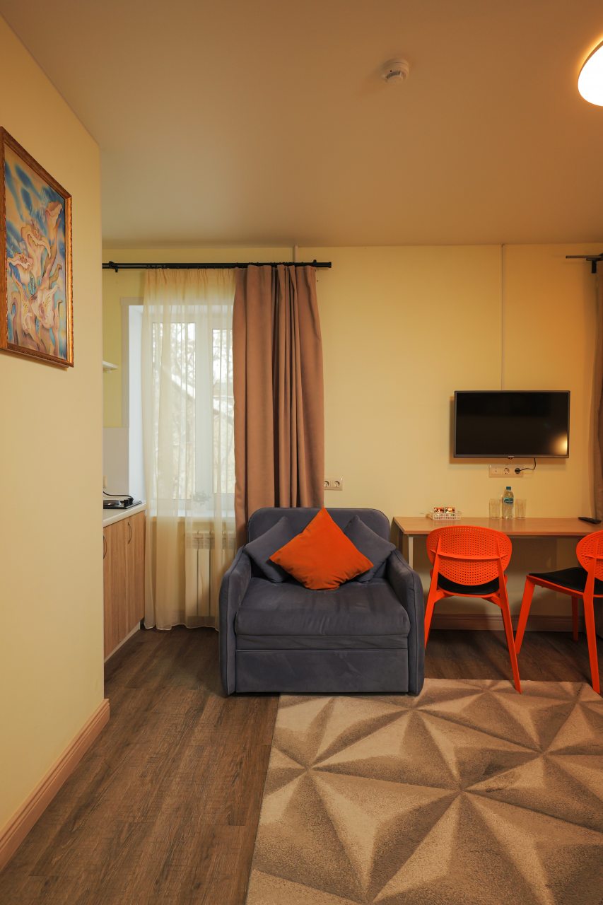 Номер с двухспальной кроватью, кухней и сан.узлом