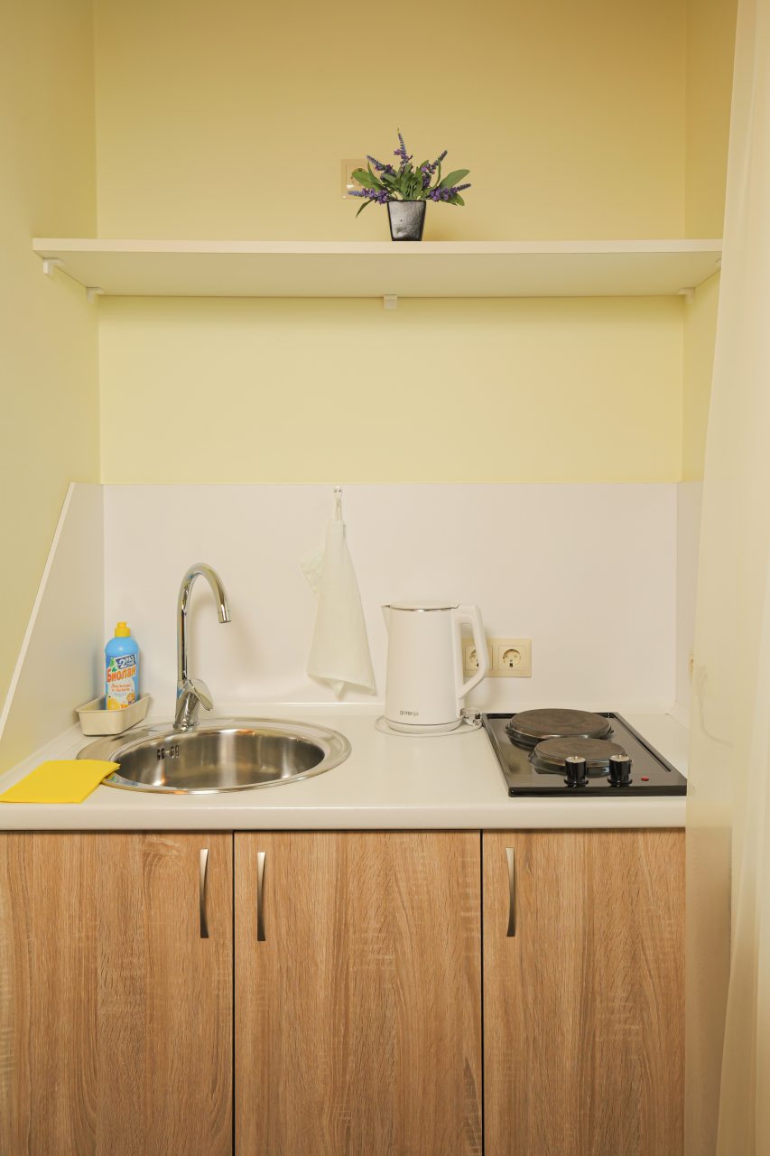 Номер с двухспальной кроватью, кухней и сан.узлом