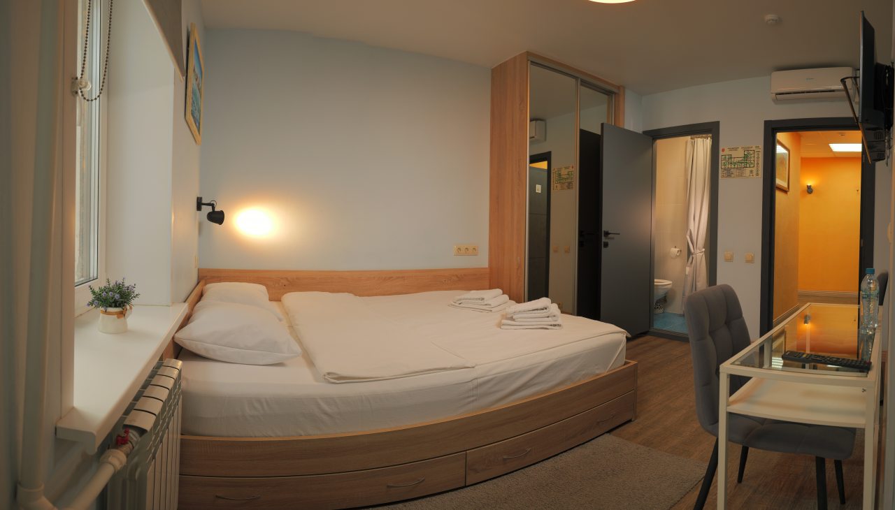 Номер с двухспальной кроватью и сан.узлом