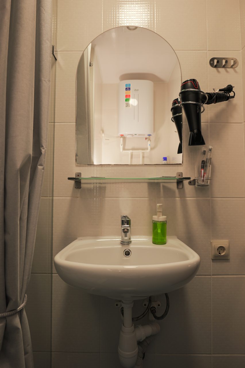 Номер с двухспальной кроватью и сан.узлом