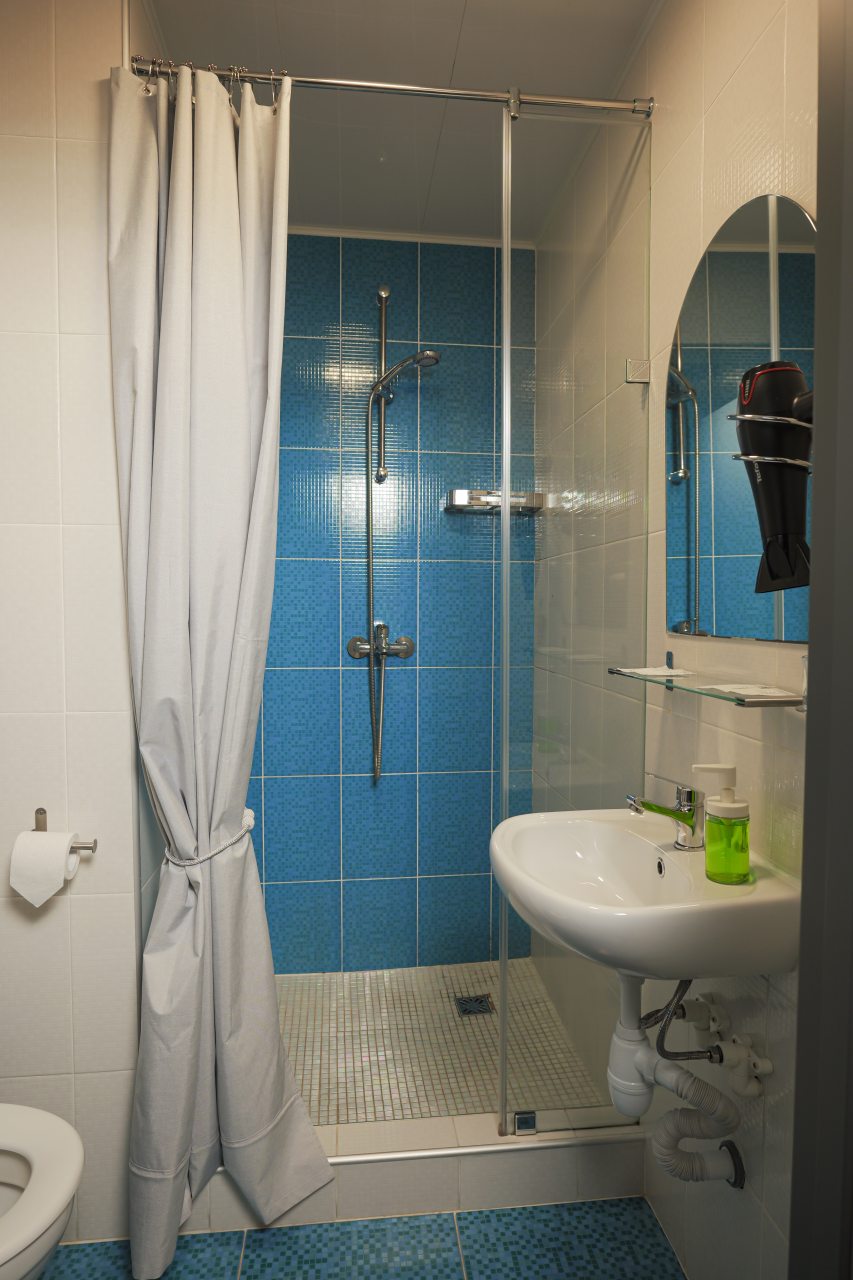 Номер с двухспальной кроватью и сан.узлом