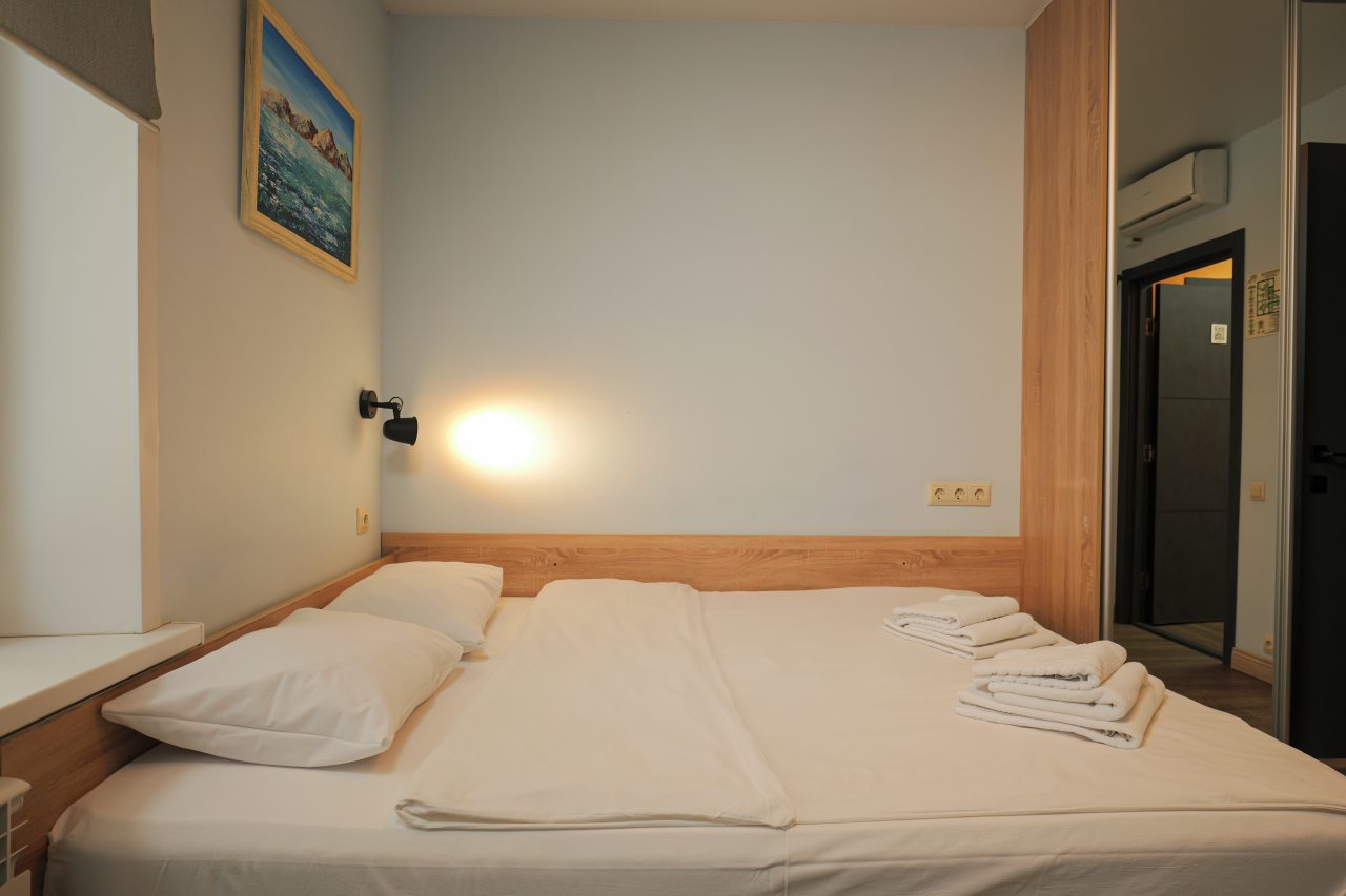 Номер с двухспальной кроватью и сан.узлом